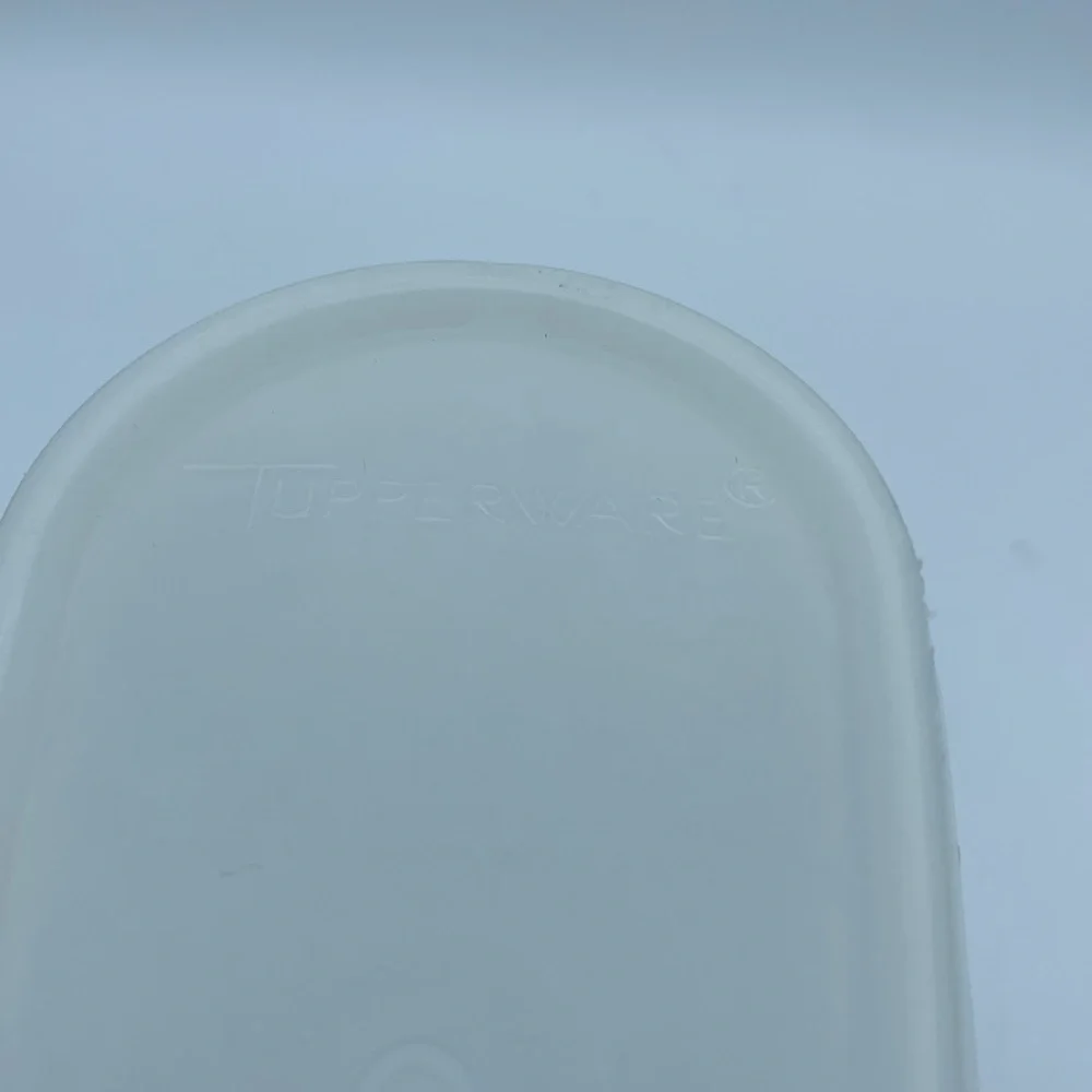 VTG Tupperware store n pour beverage buddy pitcher 1 quart white #792-2